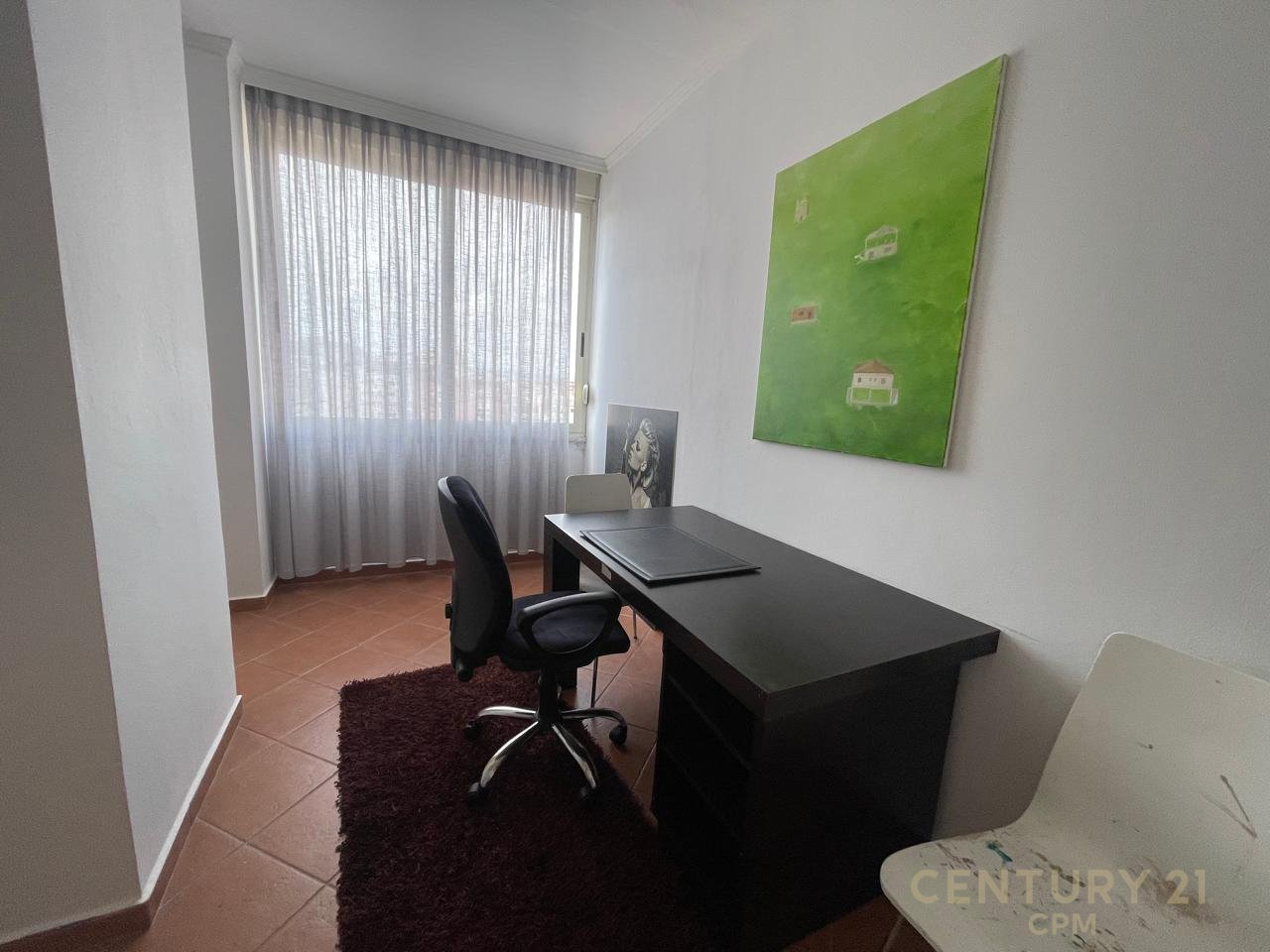 Apartament 2+1 Me Qira në Ish Blloku, Tiranë