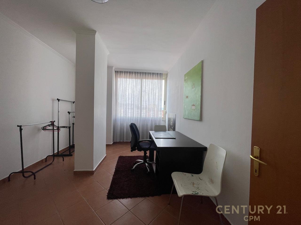 Apartament 2+1 Me Qira në Ish Blloku, Tiranë