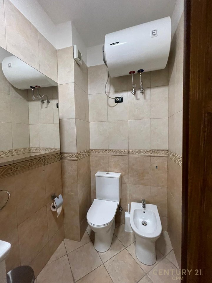 Apartament 2+1 Me Qira në Ish Blloku, Tiranë