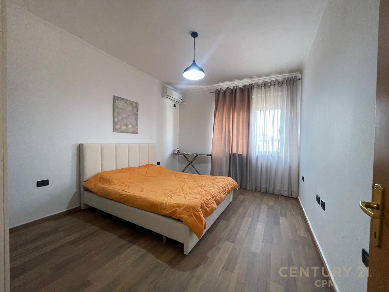 Apartament 2+1 Me Qira në Ish Blloku, Tiranë