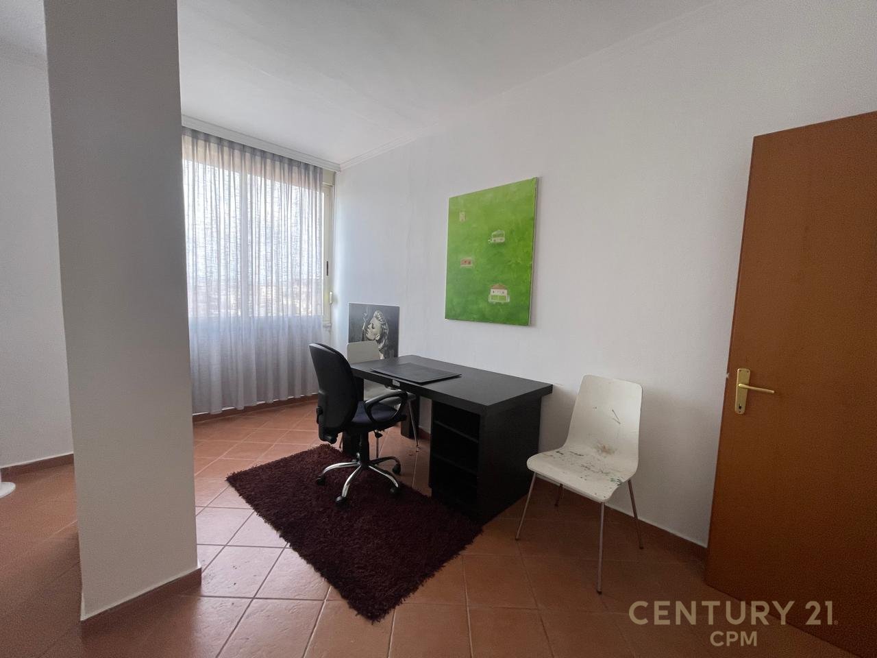 Apartament 2+1 Me Qira në Ish Blloku, Tiranë