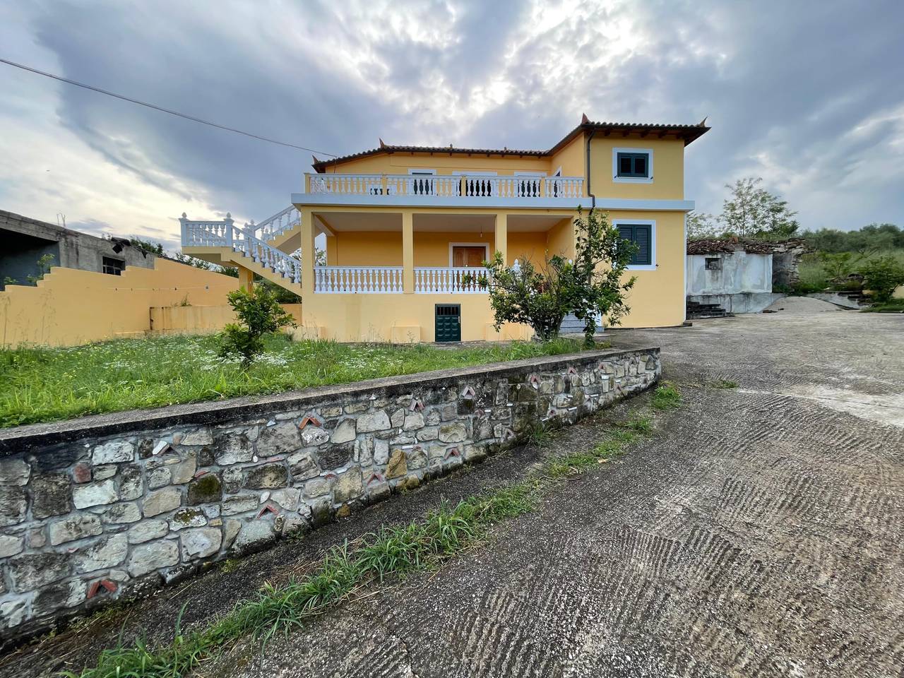 VILLA IN AFFITTO A RISILI-VLORE!