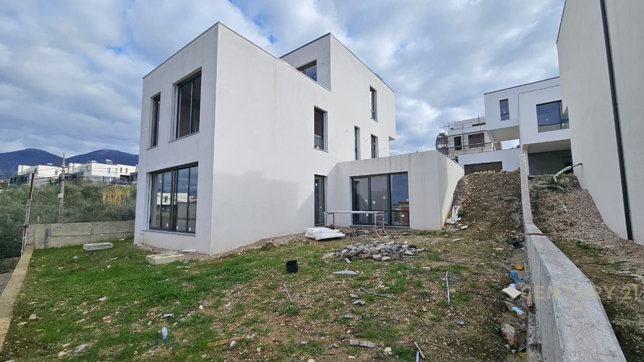 Villa for sale, near Terfili Residence, Farka lake