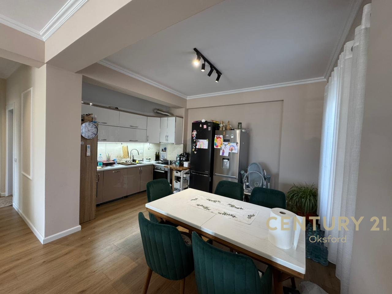 APARTAMENT ME QIRA 2+1+2 me GARAZH PER 2 MAKINA TEK LIQENI I THATE