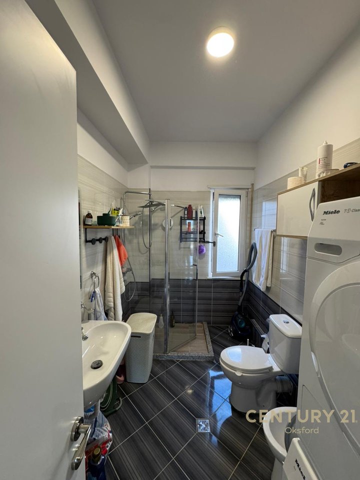 APARTAMENT ME QIRA 2+1+2 me GARAZH PER 2 MAKINA TEK LIQENI I THATE