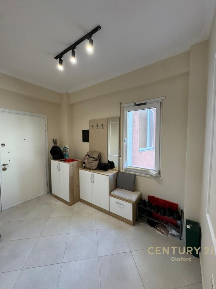 APARTAMENT ME QIRA 2+1+2 me GARAZH PER 2 MAKINA TEK LIQENI I THATE