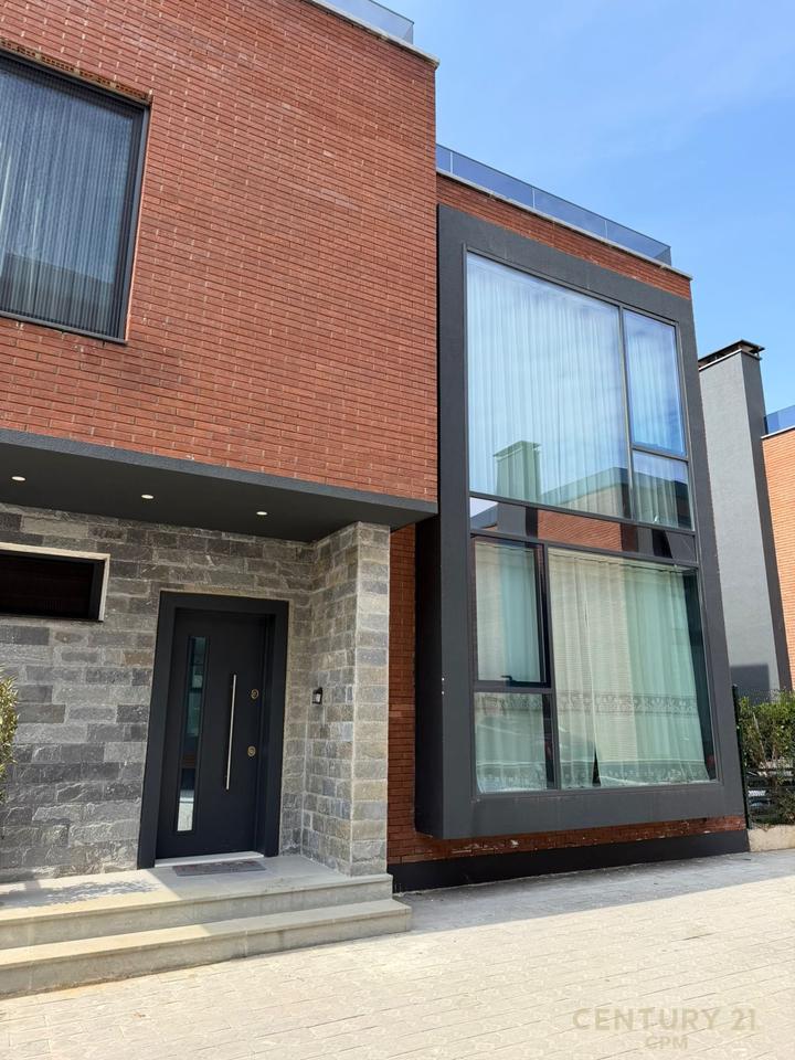 Vilë Individuale 3 kateshe për shitje në Farkë e Vogël, Tiranë - 600,000€