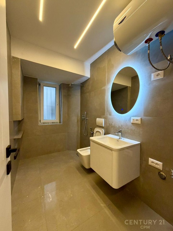 APARTAMENT 1+1 PER SHITJE PRANE PAZARIT TE RI!