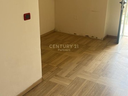 SI AFFITTA LOCALE COMMERCIALE - STRADA DI ELBASAN