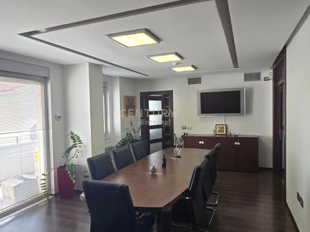 Ambient per zyra per Qera ne Bllok