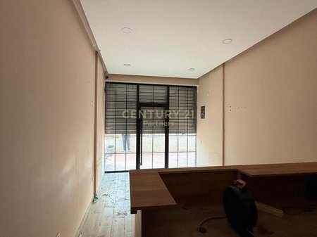 Ambient Komercial në Shitje – prane rruges Asim Vokshi, Brraka, Tiranë