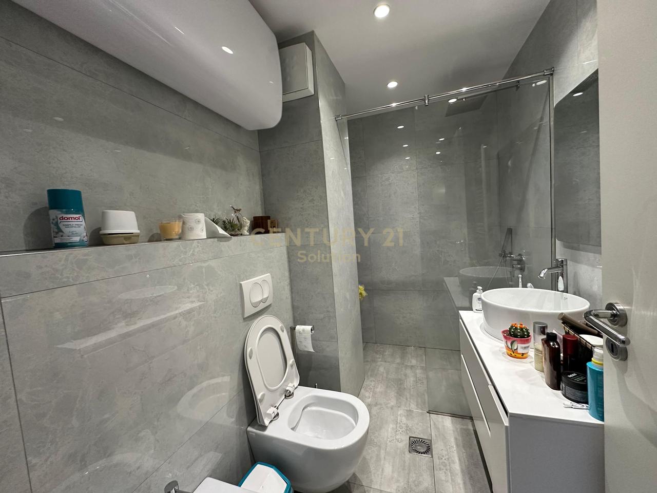 APARTAMENT 2+1+2+2 BALLKONE PER QIRA TEK KOMPLEKSI KOLOMBO!