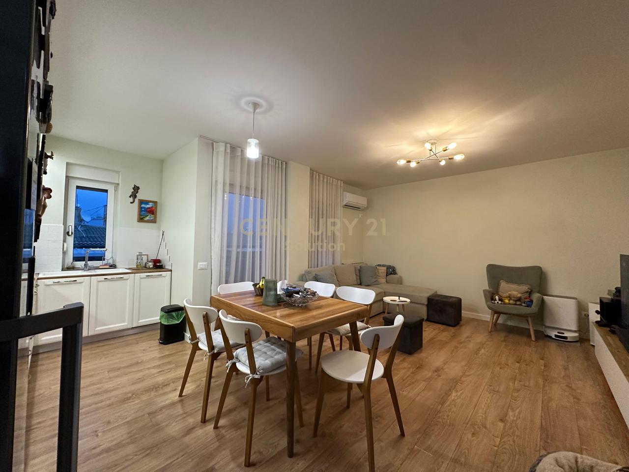 APARTAMENT 2+1+2+2 BALLKONE PER QIRA TEK KOMPLEKSI KOLOMBO!