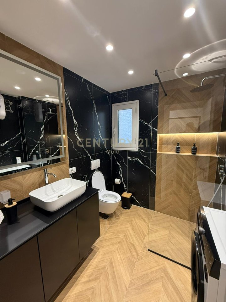 APPARTAMENTO DI LUSSO IN AFFITTO AL LAGO DI TIRANA!