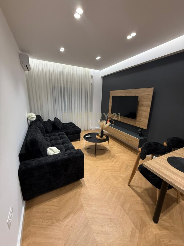 APPARTAMENTO DI LUSSO IN AFFITTO AL LAGO DI TIRANA!