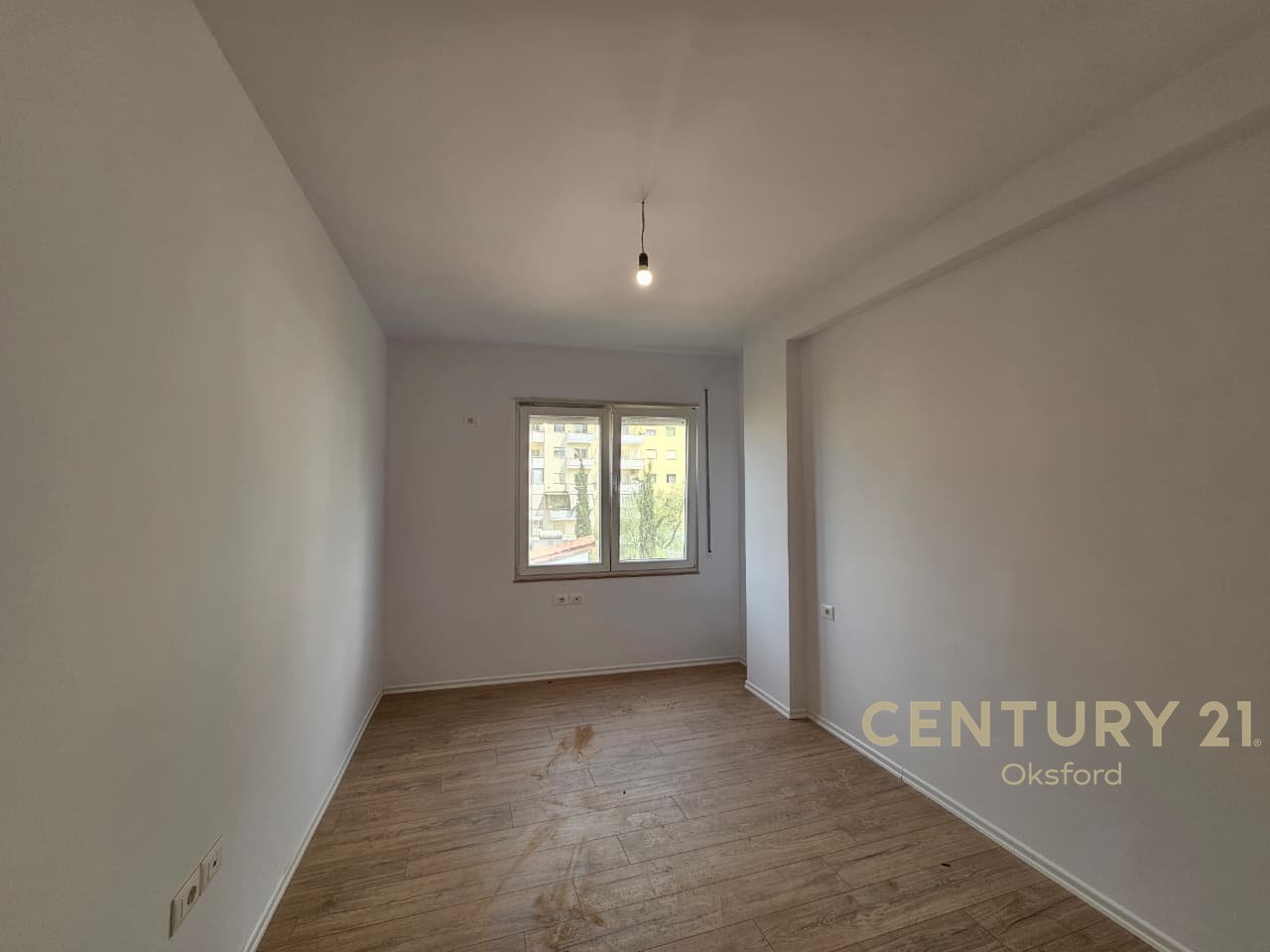 SHITET APARTAMENT 2+1+2 NE HYRJE TE FRESKUT