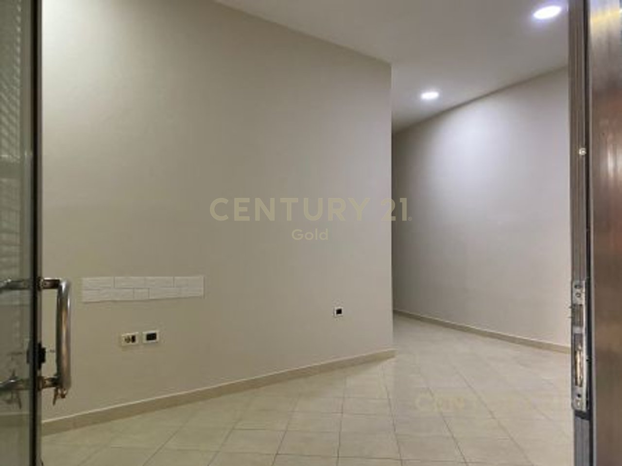 JEPET ME QIRA AMBIENT BIZNESI MBRAPA 9-KATESHEVE !