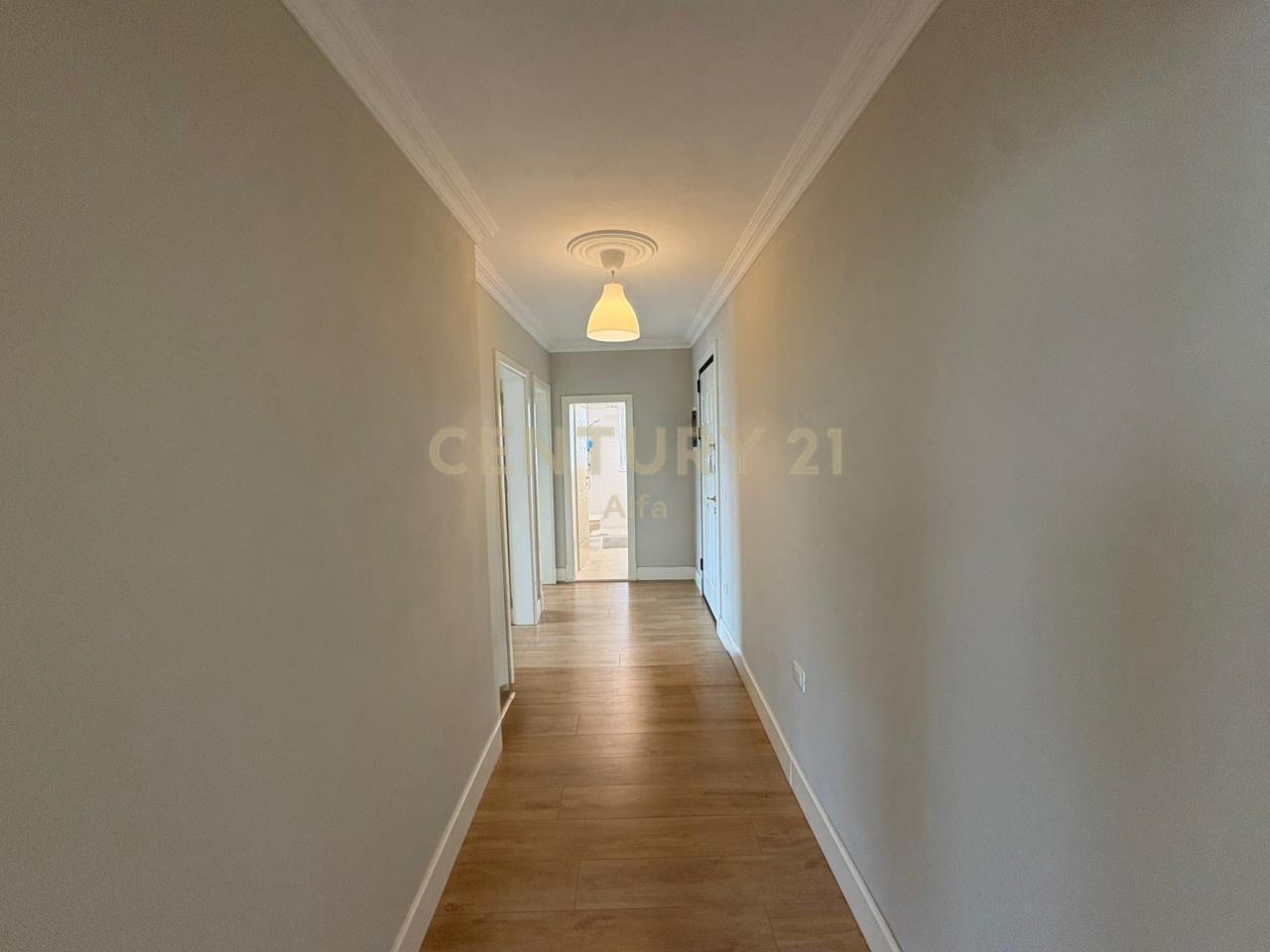 Jepet me qira apartament 2+1 në Bllok – Lokacion premium!