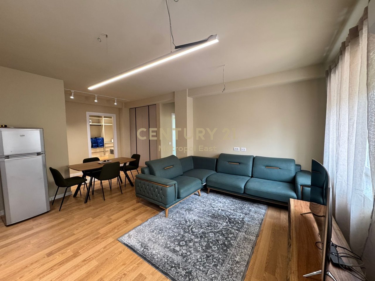 JEPET ME QIRA APARTAMENT 2+1+2+PARKIM ,NE RRUGEN E DURRESIT,PRANE GJIMNAZIT QEMAL STAFA