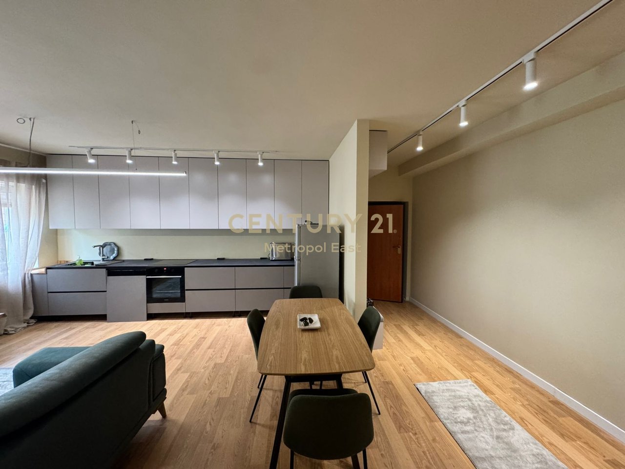 JEPET ME QIRA APARTAMENT 2+1+2+PARKIM ,NE RRUGEN E DURRESIT,PRANE GJIMNAZIT QEMAL STAFA