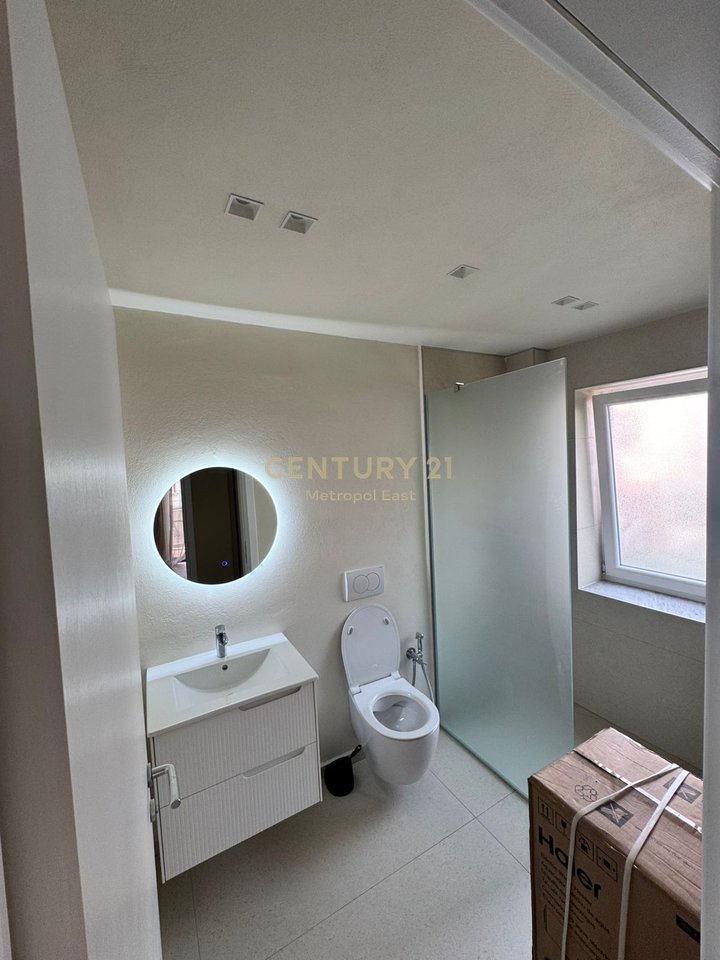 JEPET ME QIRA APARTAMENT 2+1+2+PARKIM ,NE RRUGEN E DURRESIT,PRANE GJIMNAZIT QEMAL STAFA