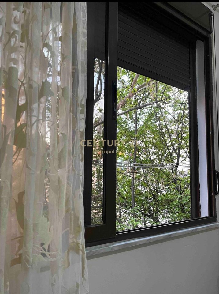 Apartament 1+1 me qira në zemër të Tiranës – Myslym Shyri