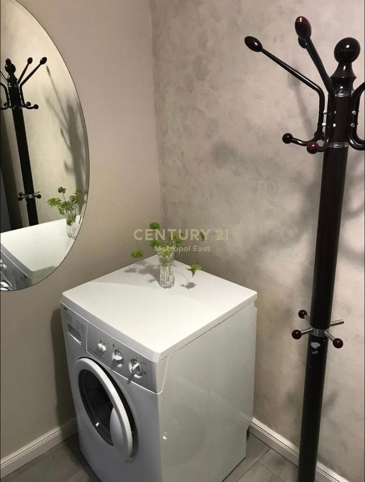 Apartament 1+1 me qira në zemër të Tiranës – Myslym Shyri