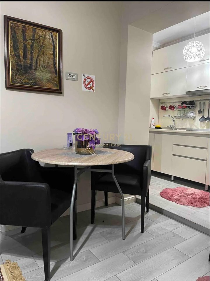 Apartament 1+1 me qira në zemër të Tiranës – Myslym Shyri