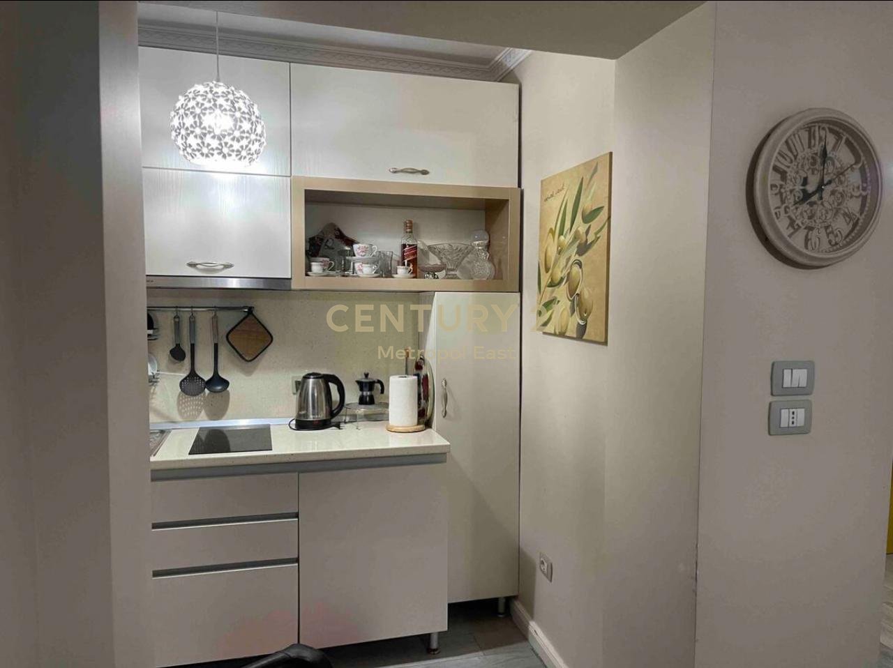 Apartament 1+1 me qira në zemër të Tiranës – Myslym Shyri