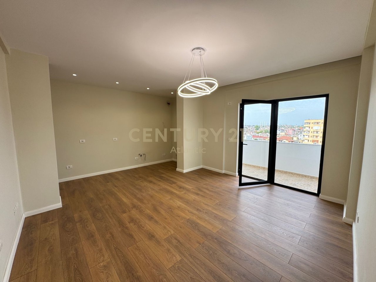 Apartament 2+1 në Shitje në Plazh Hekurudha, Durrës