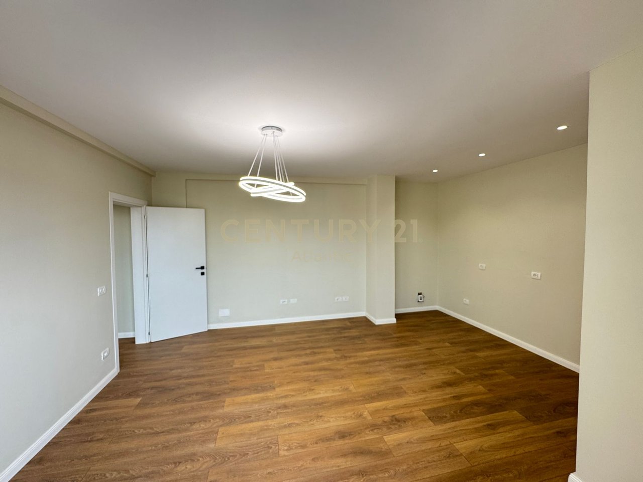 Apartament 2+1 në Shitje në Plazh Hekurudha, Durrës