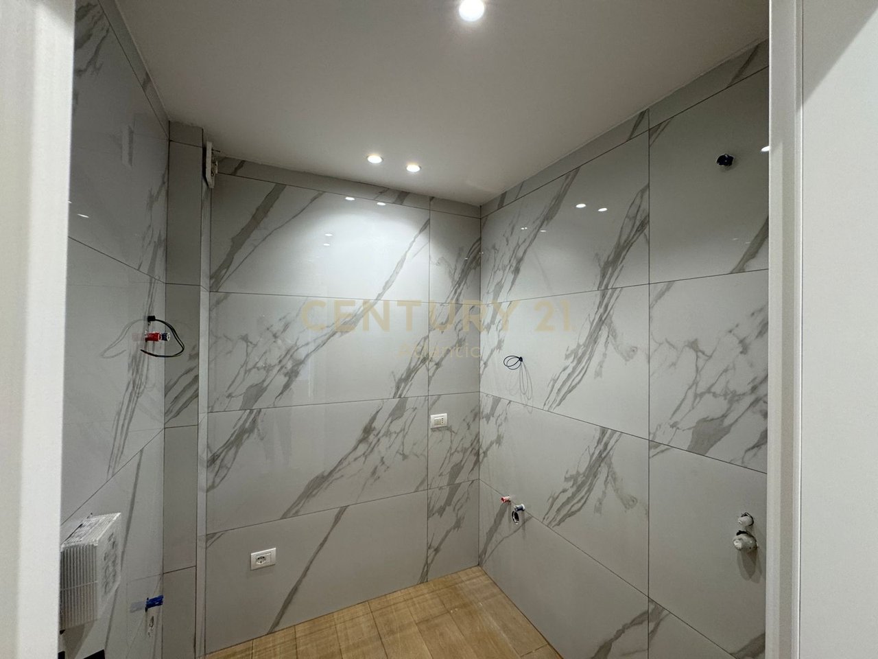 Apartament 2+1 në Shitje në Plazh Hekurudha, Durrës