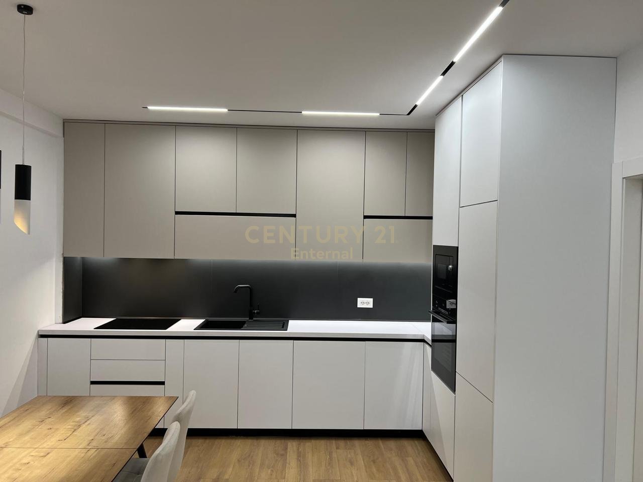 Appartamento 2+1+2 in affitto vicino alla Comune di Parigi