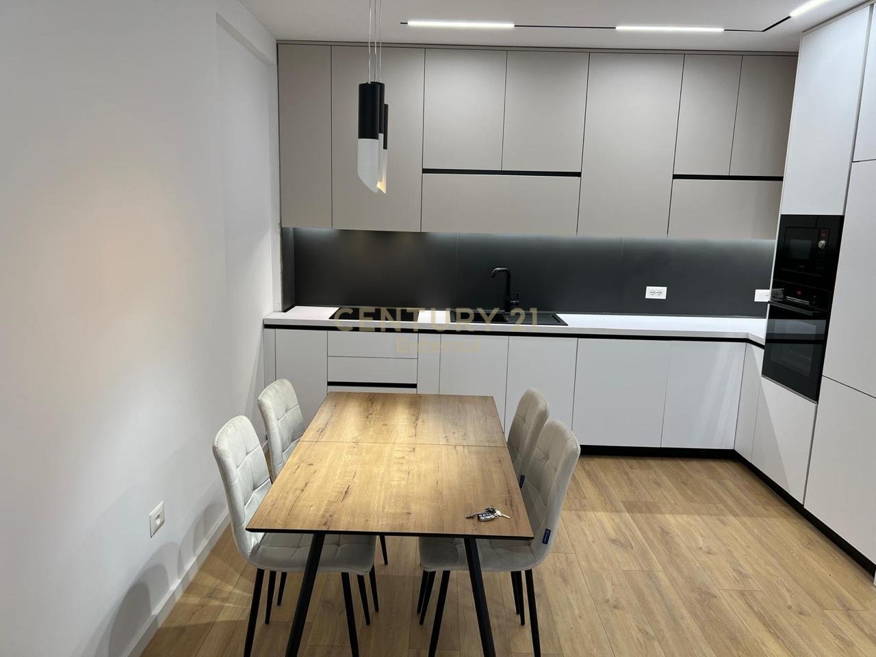 Appartamento 2+1+2 in affitto vicino alla Comune di Parigi