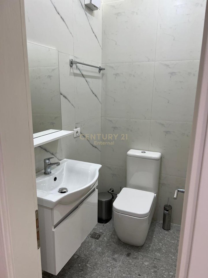 Appartamento 2+1+2 in affitto vicino alla Comune di Parigi