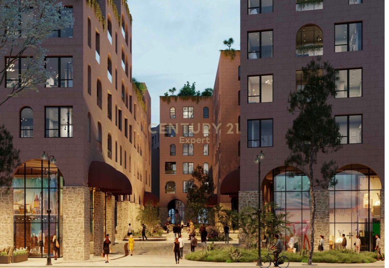 SHITET  GODINË HOTELI TEK PORTI SARANDË