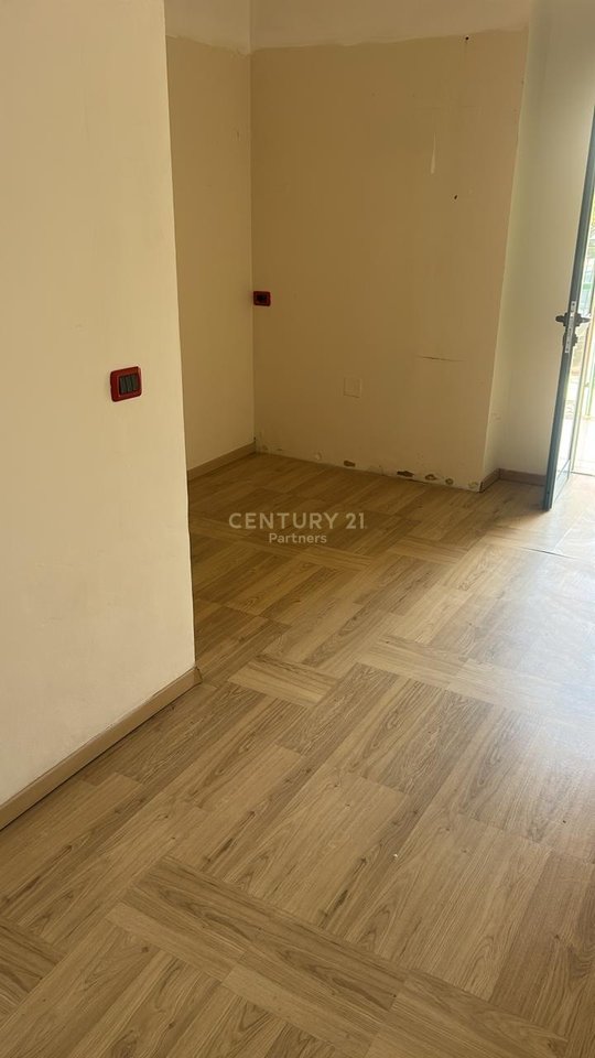 SI AFFITTA LOCALE COMMERCIALE - STRADA DI ELBASAN