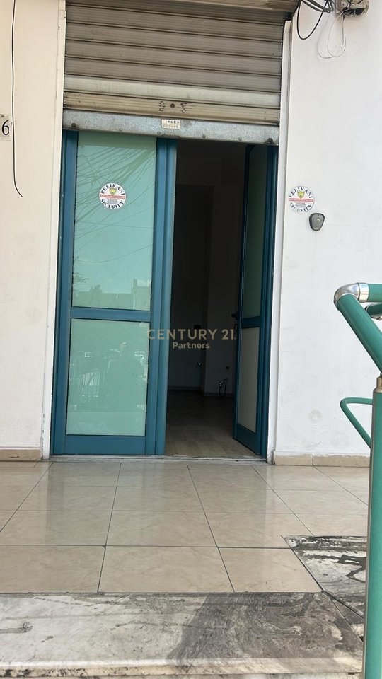 SI AFFITTA LOCALE COMMERCIALE - STRADA DI ELBASAN