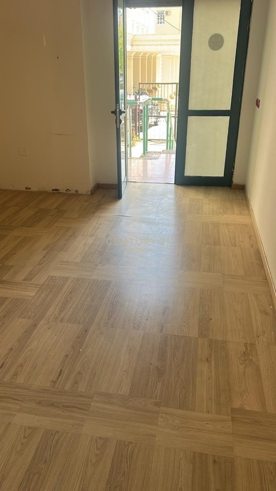 SI AFFITTA LOCALE COMMERCIALE - STRADA DI ELBASAN