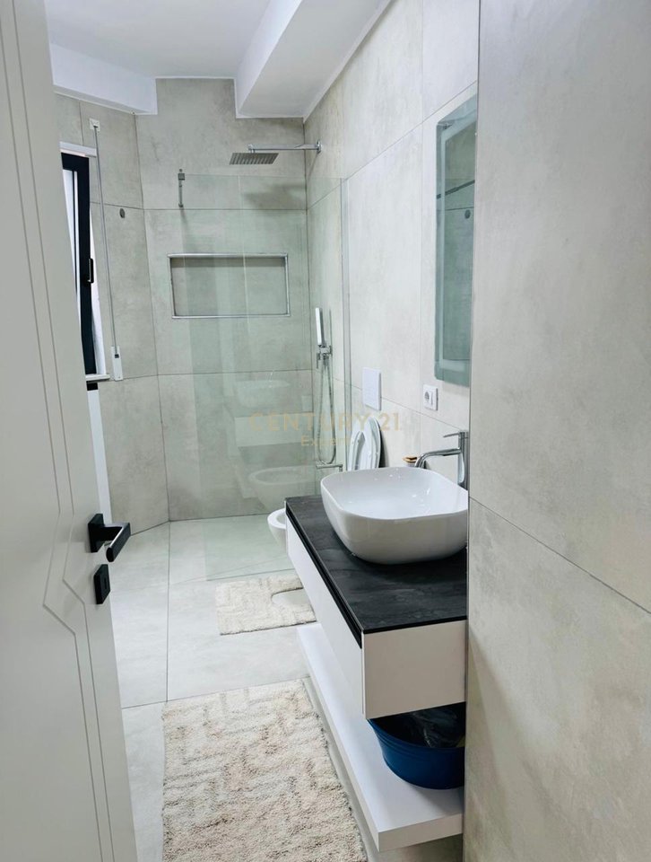 IN AFFITTO 2+1+2 VICINO ALLA STRADA DI DURRËS