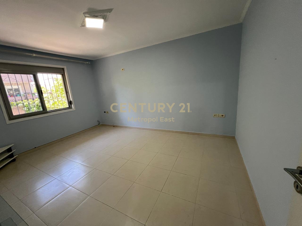 Apartament 1+1 Me Qira në Kombinat, Tiranë