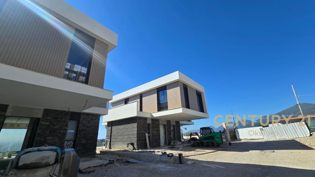 Vila Elite 3-Katëshe Për Shitje Në West Home Residence!
