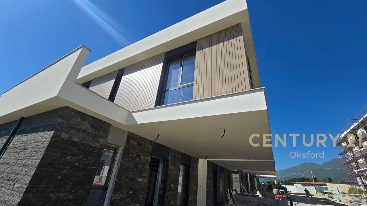 Vila Elite 3-Katëshe Për Shitje Në West Home Residence!
