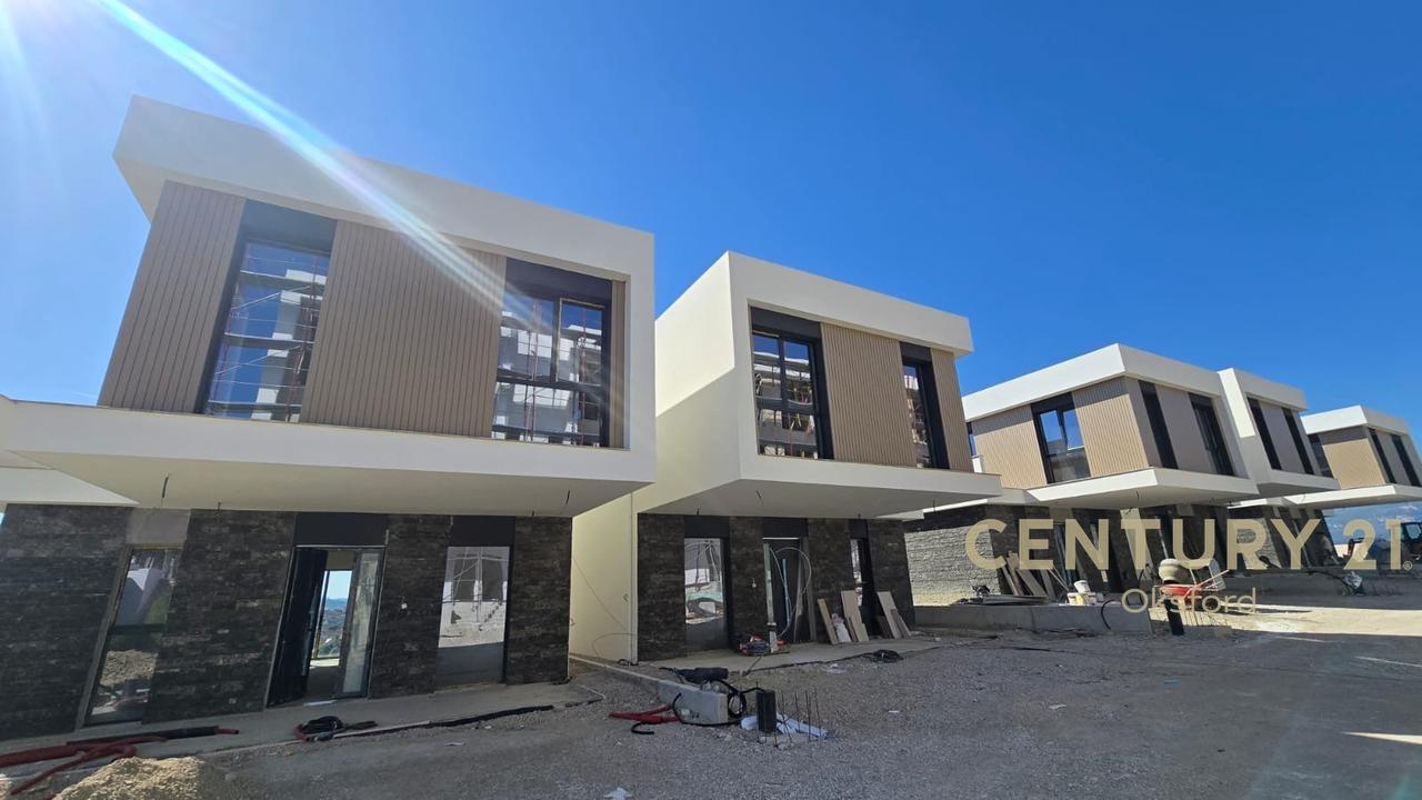 Vila Elite 3-Katëshe Për Shitje Në West Home Residence!