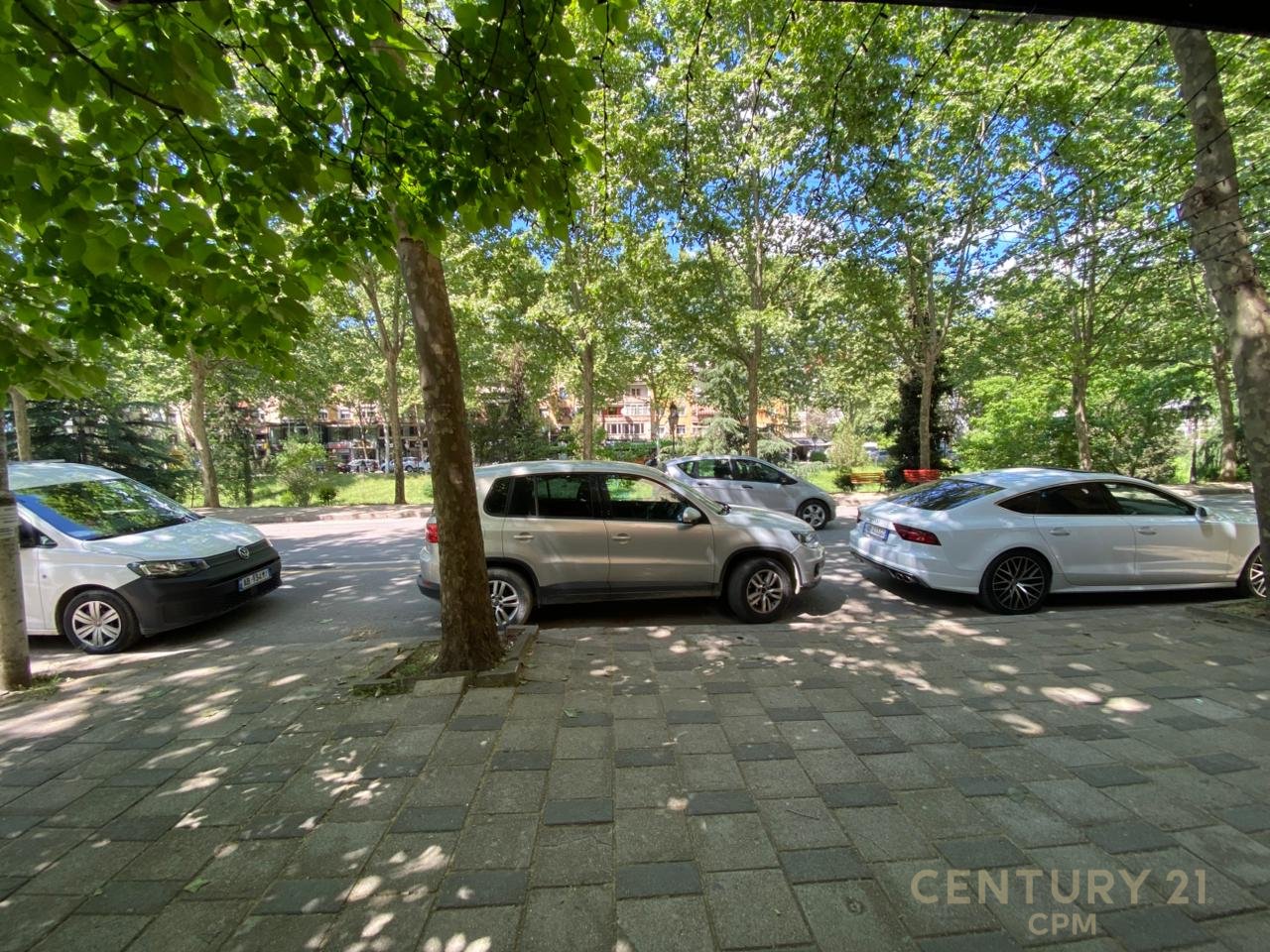 SHESIM BIZNES PICERI/FAST FOOD BUZE  BULEVARDIT B.CURRI