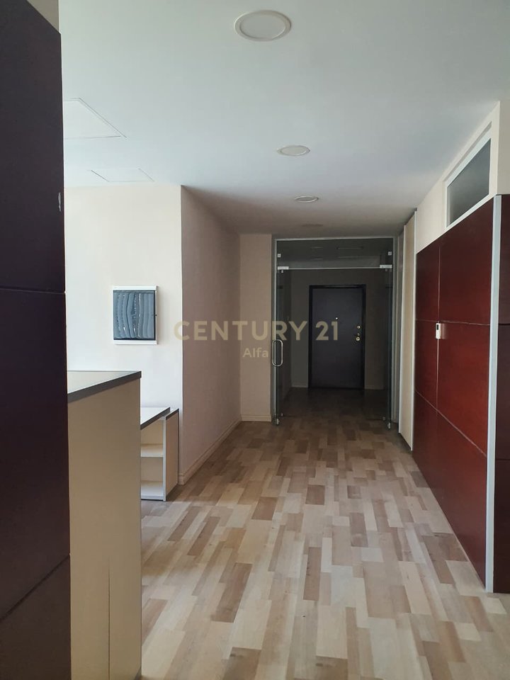 Jepet me qira ambient per zyra prane tek Liqenit te Tiranes!