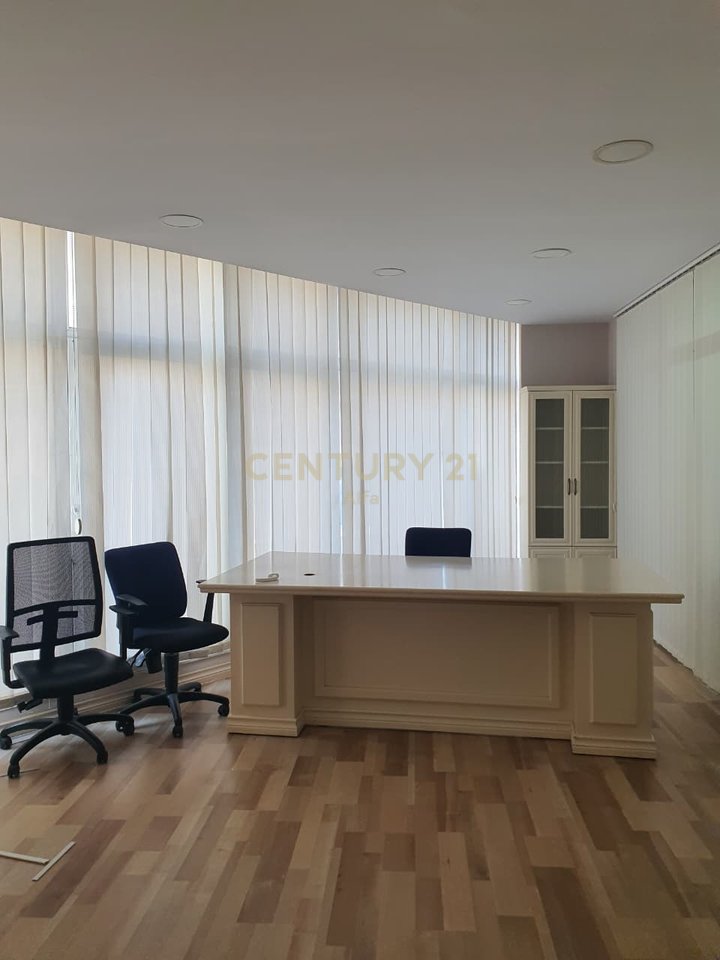 Jepet me qira ambient per zyra prane tek Liqenit te Tiranes!