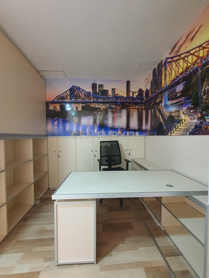 Jepet me qira ambient per zyra prane tek Liqenit te Tiranes!