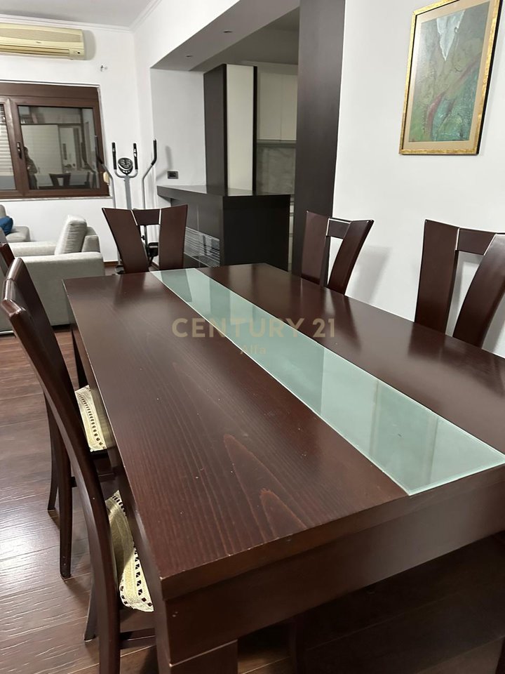 JEPET PER QIRA, APARTAMENT 2+1+2, RRUGA E ELBASANIT