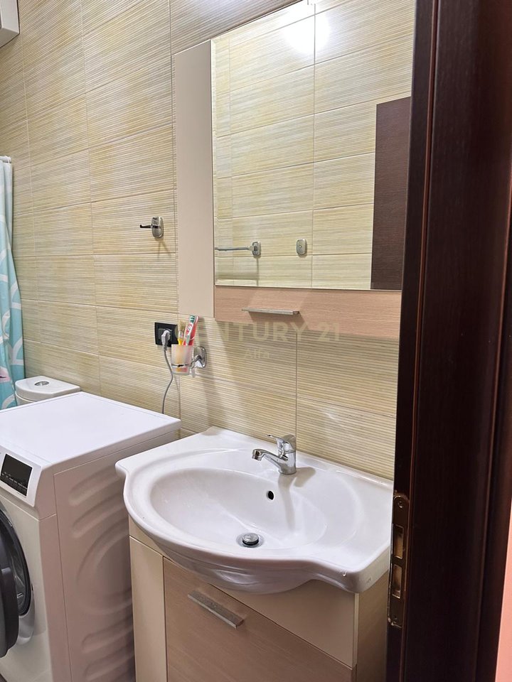 JEPET PER QIRA, APARTAMENT 2+1+2, RRUGA E ELBASANIT